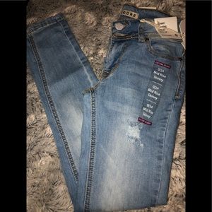 Skinny jeans size 0. Never worn new with tags.